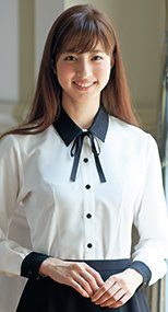 01180 en joie(アンジョア) 襟とカフスのレース使いがフェミニンな長袖ブラウス(リボン付) 93-01180
