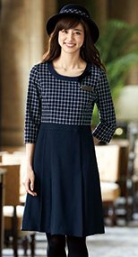 61630 en joie(アンジョア) 医療事務に人気!癒し系の七分袖ワンピース(ブローチ付) チェック 93-61630