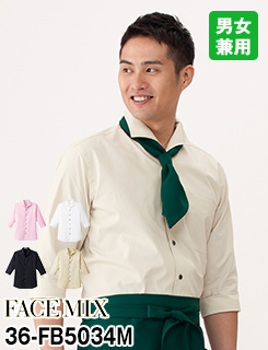 優雅な佇まいを演出する襟元の七分袖シャツ