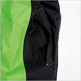 雨の侵入を抑える水止め付フラップポケット
