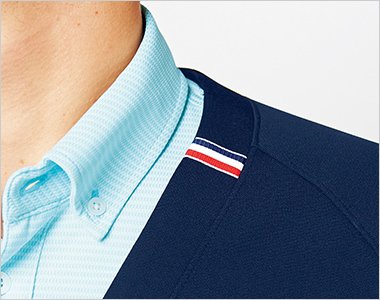 ネックラインにフレンチテイストをプラス