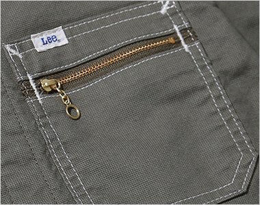 ジッパー付きの左胸ポケット