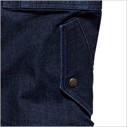 落下防止に優れたフラップ付き腰ポケット