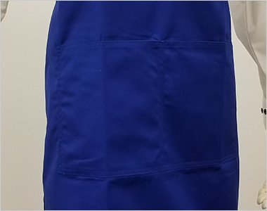 正面には大きめのポケットが2つ