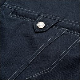 ファスナー仕様のポケット