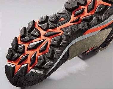 ジーベック 85143 防水セフティシューズ スチール先芯 トレッキングシューズを参考にした靴底意匠を採用。悪路やハードな現場でも滑りにくい意匠です。