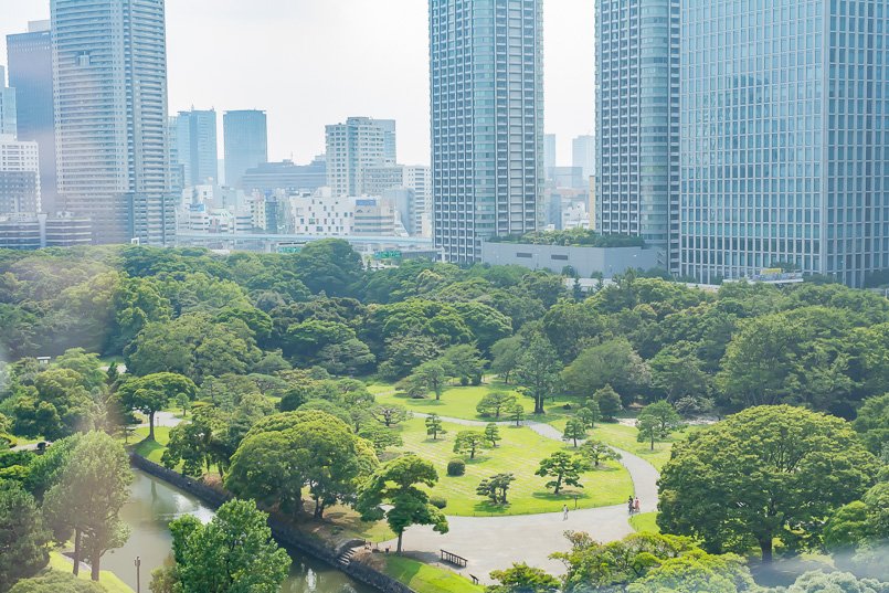 江戸時代の代表的な大名庭園、浜離宮恩賜庭園を見下ろす眺めのいい本社オフィス